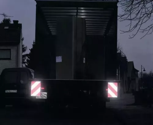 Fényvisszaverő lengőtábla emelőhátfalra PROFI BAL