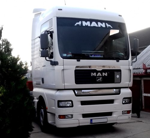 Man matrica napellenzőre fehér