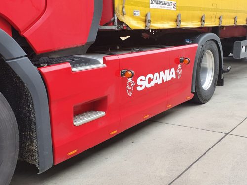 Scania matrica napellenzőre fehér