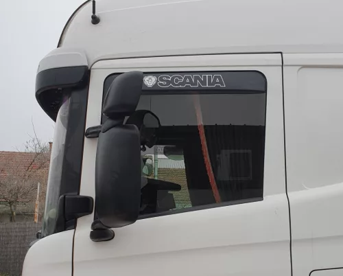 Logó+felirat légterelőre SCANIA fehér (pár)