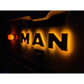 MAN inox felirat HÁTTÉRVILÁGÍTÁSSAL Sárga