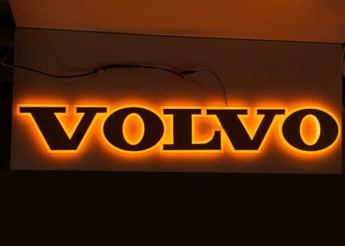 Volvo inox felirat HÁTTÉRVILÁGÍTÁSSAL Sárga