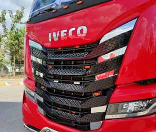 Iveco S-Way inox hűtőrács betét szett