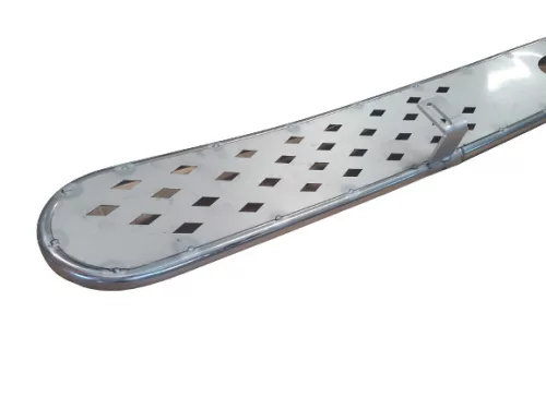 Iveco inox díszrács a szélvédő aljára KISFÜLKE