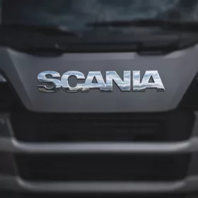 Scania S / R inox felirat a homlokfalra