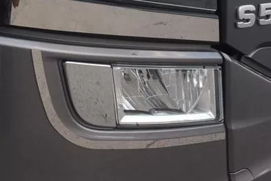 Scania S / R széria inox alsó ködlámpa keret párban Sík