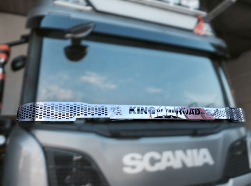 Scania S / R inox dísz a szélvédő aljára