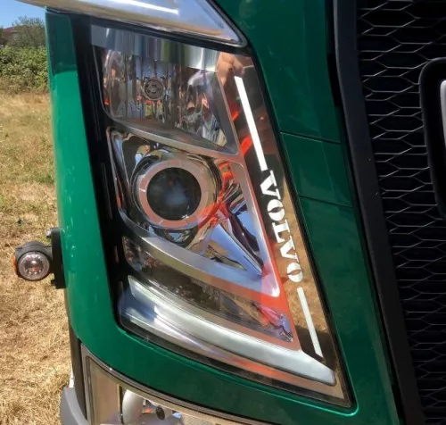 Volvo FH4 inox fényszóró  díszcsík párban