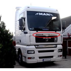 Man inox dísz hűtőrács fölé 138cm