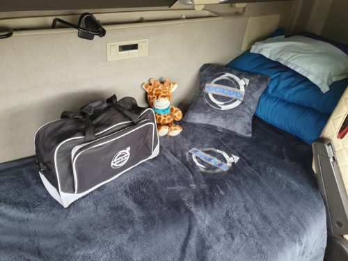 VOLVO hímzett takaró SZÜRKE