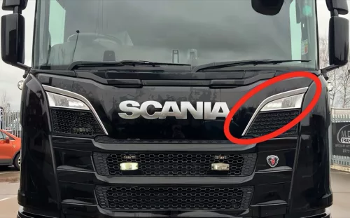 Scania R 2017-től kiegészítő fényszóró díszkeret Bal
