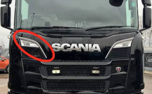Scania R 2017-től kiegészítő fényszóró díszkeret Jobb