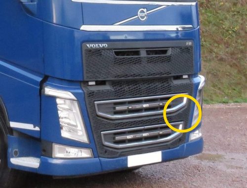 Volvo FH4 takaróelem a hűtőrácsra BAL