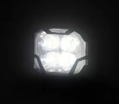 Formatervezett 4 CREE LED-es MINI munkalámpa 12/24V SZÚRÓ fénnyel