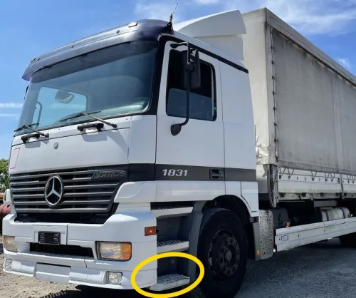 Mercedes Actros I. alsó lépcsőbetét BAL