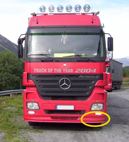 Mercedes Actros MP2 lökhárító sarokelem BAL ALSÓ 22cm