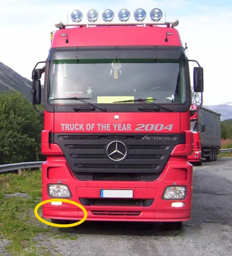 Mercedes Actros MP2 lökhárító sarokelem JOBB ALSÓ 22cm