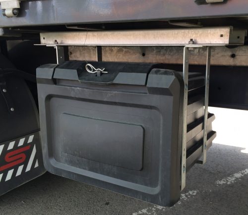 Szerszámos láda műanyag, lépcsős