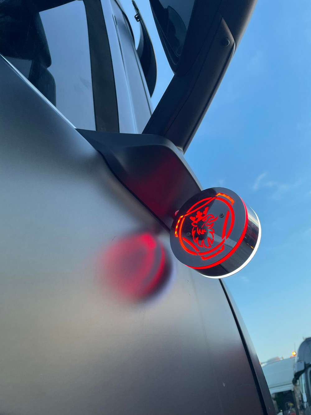 Image of SCANIA Amerikai helyzetjelző LOLLIPOP piros-fehér PÁRBAN